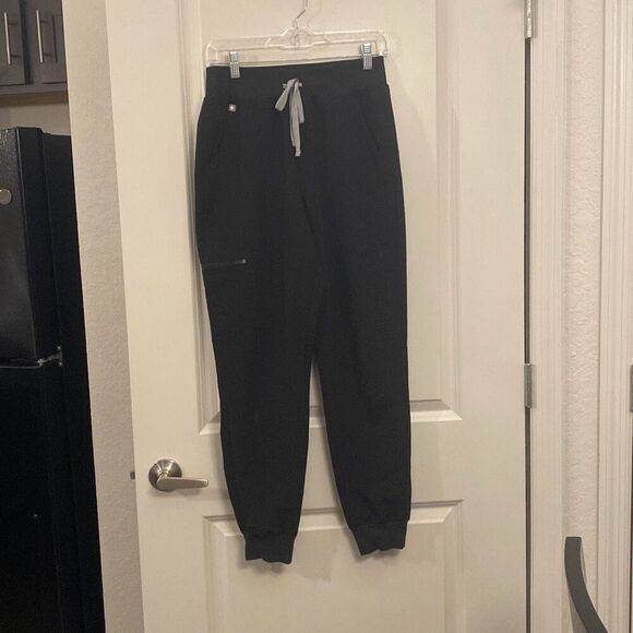 Figs scrubs, joggers, size small - Picture 1 of 8